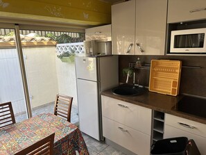 Kühlschrank, Mikrowelle, Ofen, Toaster