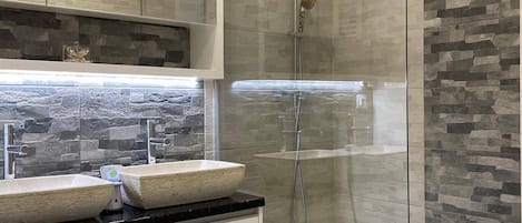 Apartment | Bathroom