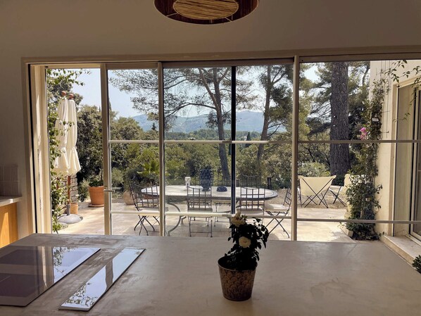 Interior - La Courlette - panoramic view, in the heart of nature. (Marseille)