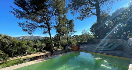 Bastide La Courlette, vue panoramique en pleine nature