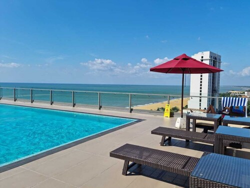 Luxury Apartments within 15 minutes drive to the Airport.