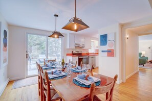 Dining - Private Lake Access, Great for Families! (Orleans)
