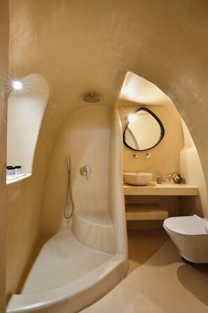 Hair dryer, towels, soap, shampoo - Ardor Suite by K&K (Oía)