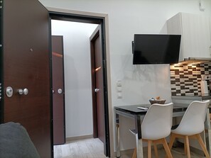 Interior - Beautiful Pedestrian (Athina)