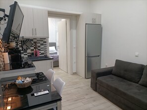 Smart TV - Beautiful Pedestrian (Athina)