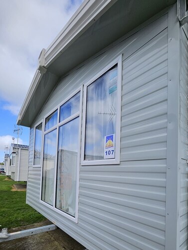 Pura Vida-stunning 2-bed Caravan in Clacton-on-sea