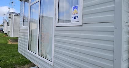 Pura Vida-stunning 2-bed Caravan in Clacton-on-sea