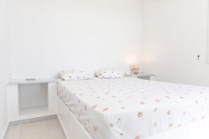 2 bedrooms, iron/ironing board, travel crib, free WiFi - Glyfada Apartments in Naxos (Naxos)