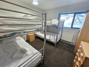 19 bedrooms, free WiFi, bed sheets