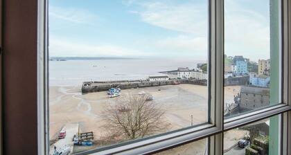 Belle Vue Court - 2 Bedroom Apartment - Tenby
