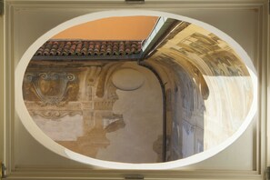 Unclassified image, 4 of 32, button - Luxury apartment in an 18th century building, very central but quiet (Bologna)