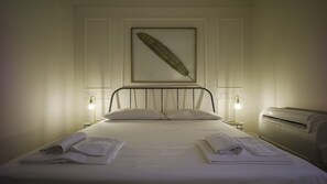 2 bedrooms, iron/ironing board, travel cot, free WiFi - Luxury apartment in an 18th century building, very central but quiet (Bologna)