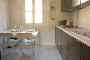 Fridge, stovetop, dishwasher, electric kettle