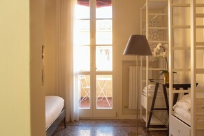 Unclassified image, 3 of 32, button - Luxury apartment in an 18th century building, very central but quiet (Bologna)