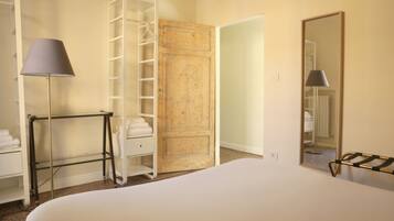 2 bedrooms, iron/ironing board, travel crib, free WiFi