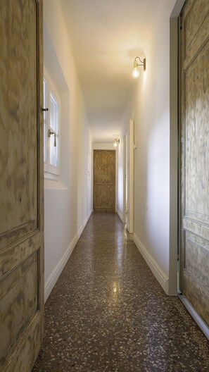 Interior - Luxury apartment in an 18th century building, very central but quiet (Bologna)