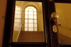 Unclassified image, 5 of 32, button - Luxury apartment in an 18th century building, very central but quiet (Bologna)