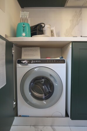 Imagen sin descripción, 5 de 32, botón