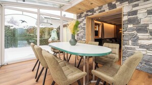 Condo có thiết kế đặc trưng | Khu vực ăn uống tại phòng