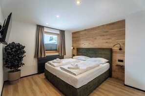 Signature Condo | Frette Italian sheets, premium bedding, memory foam beds, desk - Appartement Haus Elise by we rent (Zell am See)