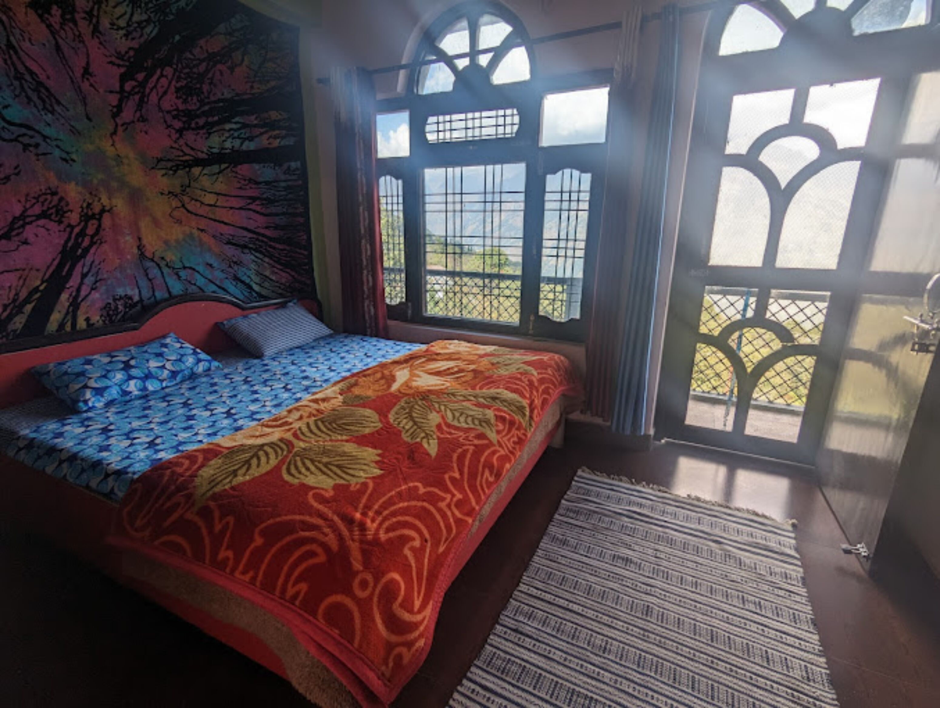 Soundproofing, free WiFi, bed sheets