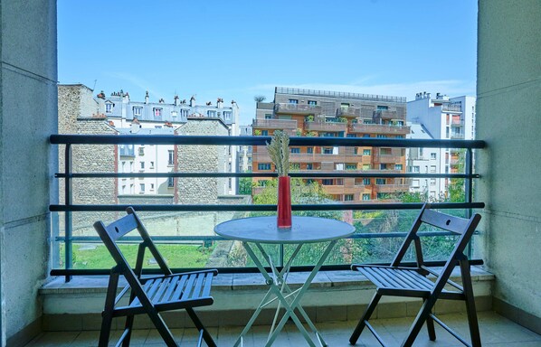 Outdoor dining - Architect apartment 10 min from Eiffel Tower with balcony (Paris)