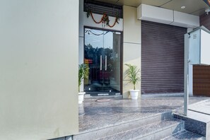 Property entrance - Super OYO Flagship Hotel Paradise (Varanasi)