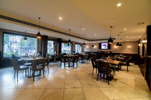 Restaurant - OYO Flagship Kitchen Q Inn (Kolkata)