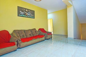 Lobby sitting area - OYO Flagship Peppy Guest House (Calangute)