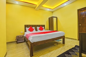 Deluxe Double Room | 1 bedroom, bed sheets