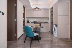 Deluxe Apartment, 1 Bedroom | Private kitchen