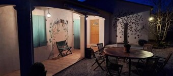 Villa des Terres Rouges Avec Piscine Dans L'aude