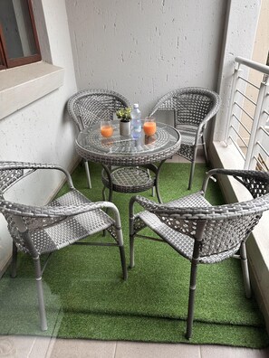Apartment | Outdoor dining