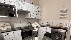 Apartment | Private kitchen - Remarkable 2-bed Apartment in Sandton (Johannesburg)