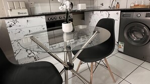 Apartment | Dining - Remarkable 2-bed Apartment in Sandton (Johannesburg)