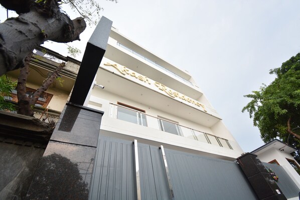 Property entrance - OYO Akash Residency (Ludhiana)