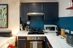 Monolocale | Cucina privata | Frigorifero, microonde, forno, piano cottura