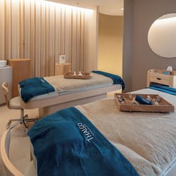 Couples treatment rooms, sauna, hot tub, steam room
