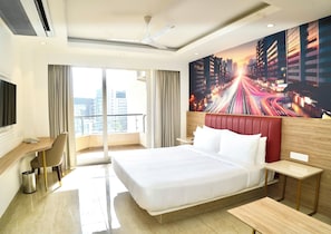 Premium bedding, minibar, desk, laptop workspace - Alivaa Hotel Gurugram Sohna Road City Center (Gurugram)