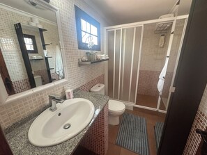 Toallas y papel de baño 