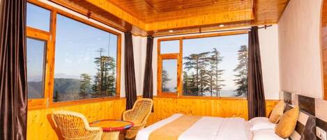 7 bedrooms, WiFi, bed sheets