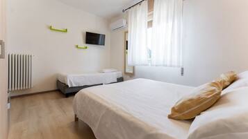 Basic-Zimmer | BĂŒgeleisen/BĂŒgelbrett, kostenloses WLAN