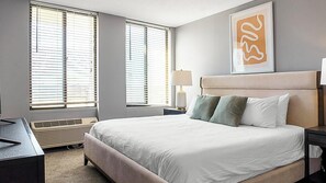 1 bedroom, desk, iron/ironing board, Internet - Landing | Stylish 1BD, Pool, Gym (Fort Wayne)