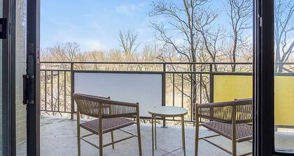 Landing | Modern 1BD, Gym, Game Room