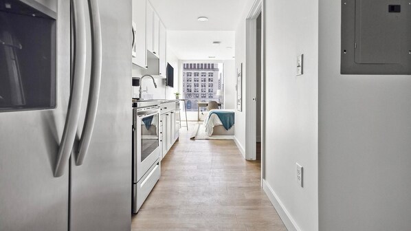 Desk, iron/ironing board, WiFi, bed sheets