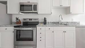 Kühlschrank, Esstisch