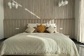4 bedrooms, iron/ironing board, travel cot, free WiFi