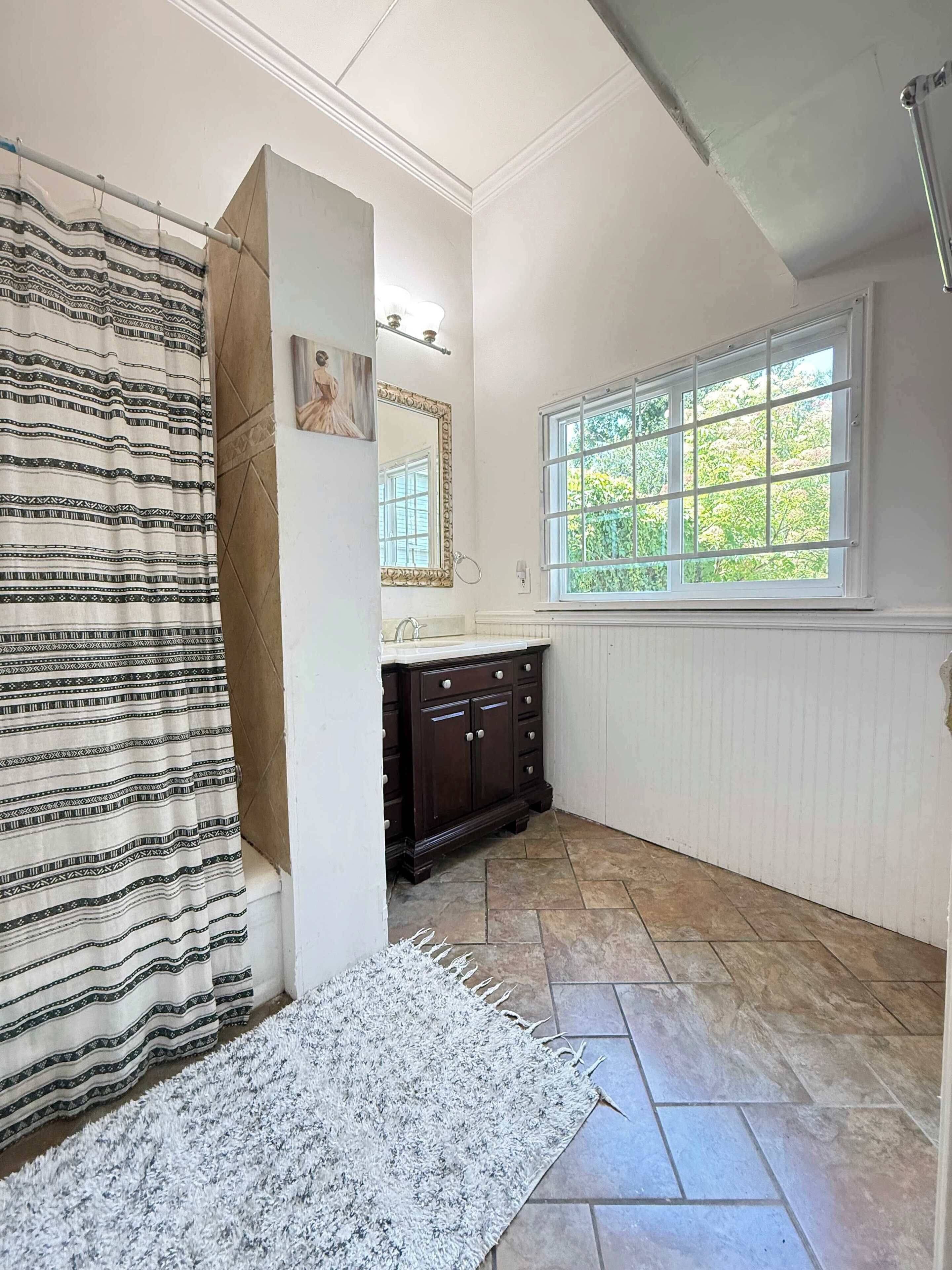 シャワー、ヘアドライヤー、タオル