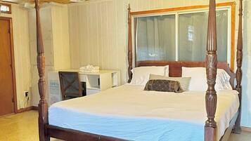 3 bedrooms, desk, iron/ironing board, WiFi