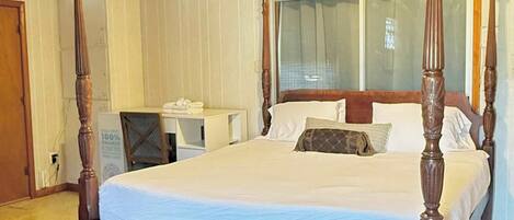 3 bedrooms, desk, iron/ironing board, WiFi